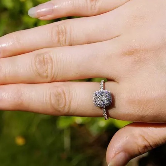 3 Carat Halo Radiant Cut Austrian Crystal Engagement Ring Real Silver 925 - Picture 8 of 9